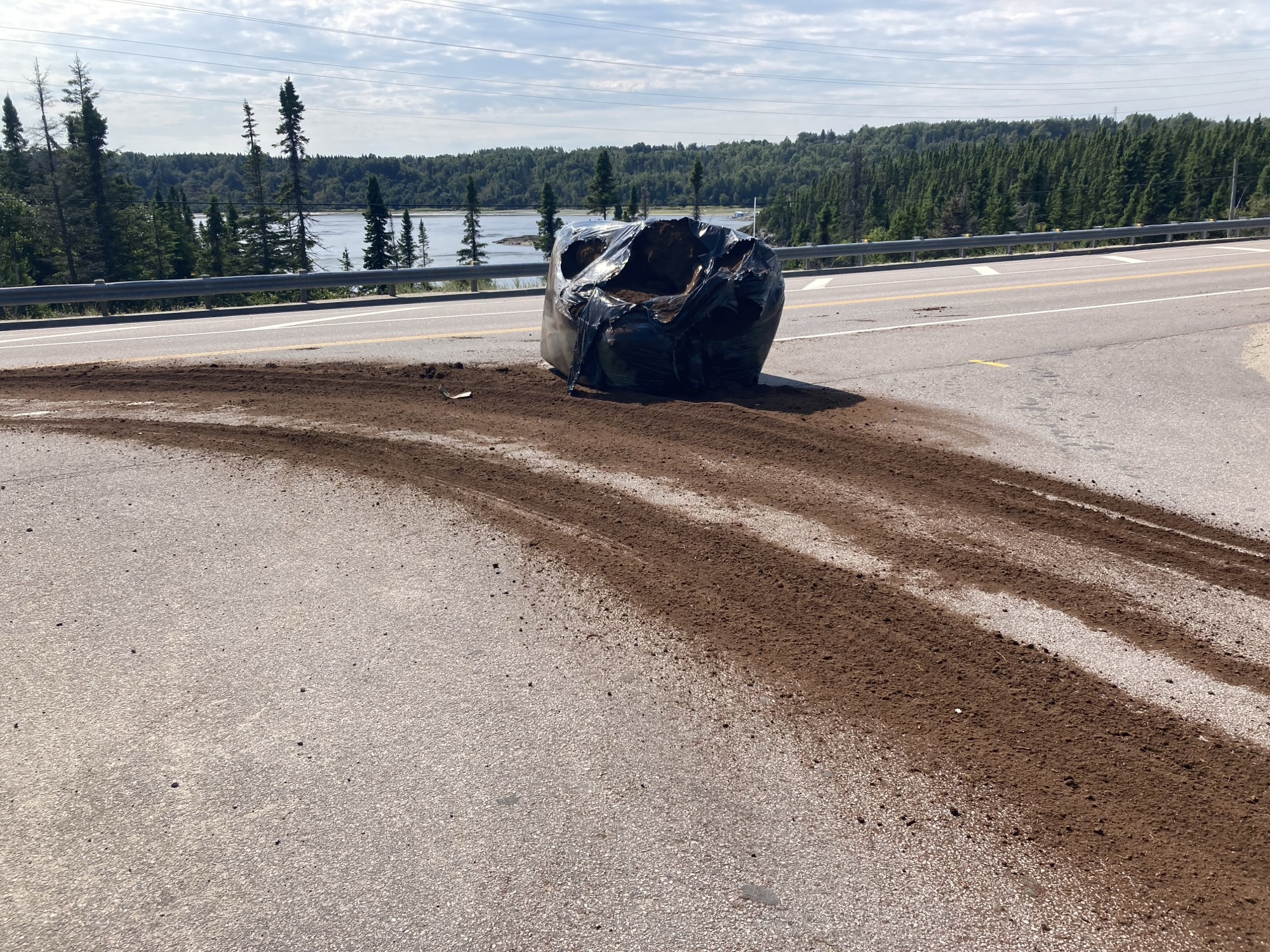  A citizen report helped prevent a truck accident in Baie-Comeau by alerting authorities about an improperly secured load.