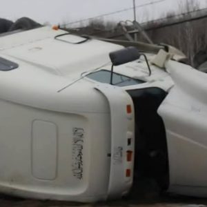 a truck overturned on a car at a hazardous intersection in Vallée-Jonction, highlighting the tragic consequences of failing to follow safety rules.