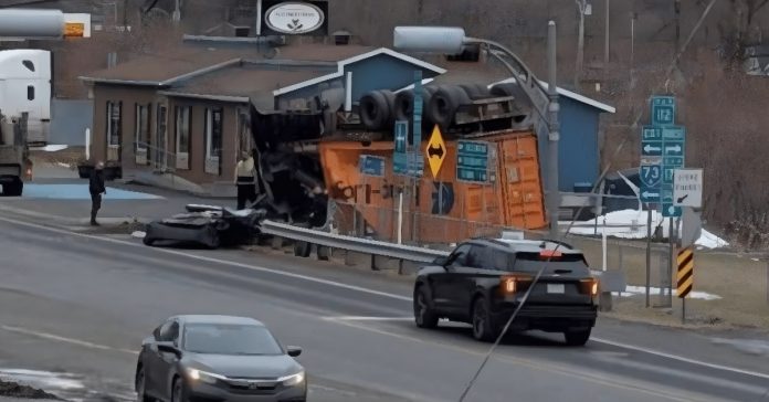 a truck overturned on a car at a hazardous intersection in Vallée-Jonction, highlighting the tragic consequences of failing to follow safety rules.